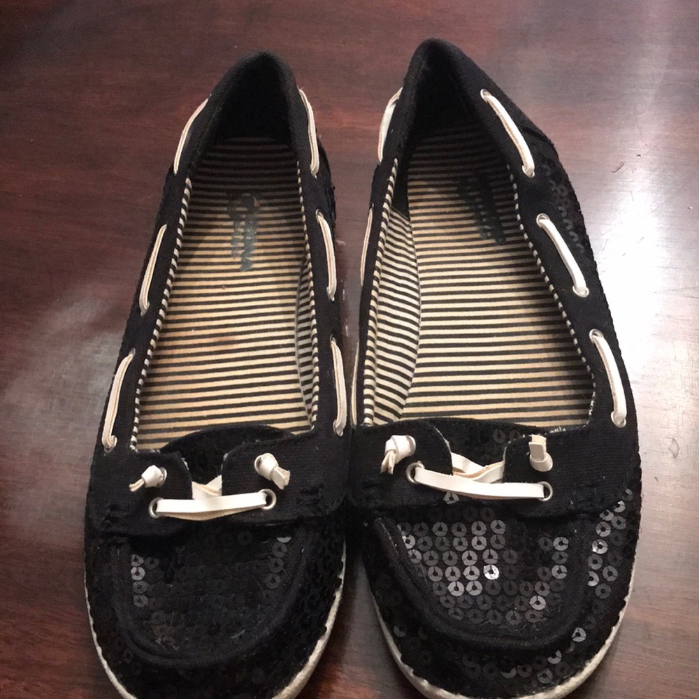 GREAT UC ARIZONA Women’s black and white slip on